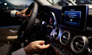 ¿Por qué el volante vibra cuando frenas el coche?